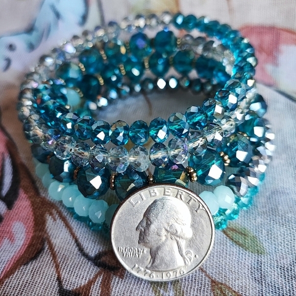 Aqua Shades of Blue Vintage Memory Wire Faceted Crystal Mermaidcore Bracelet - Picture 6 of 9